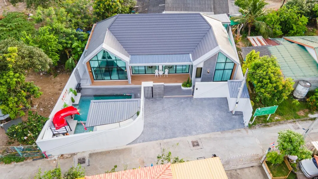 ภายนอก Swiss Home Pool Villa
