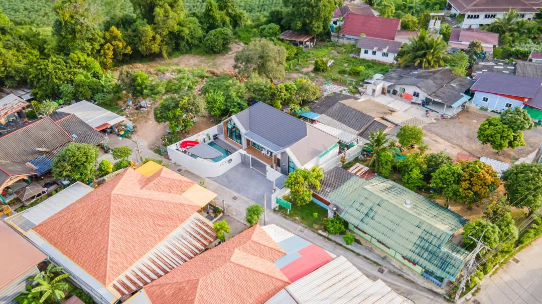 ภายนอก Swiss Home Pool Villa