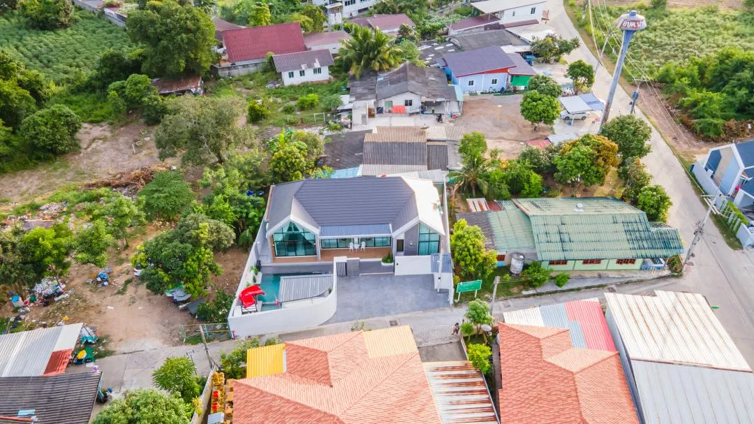 ภายนอก Swiss Home Pool Villa