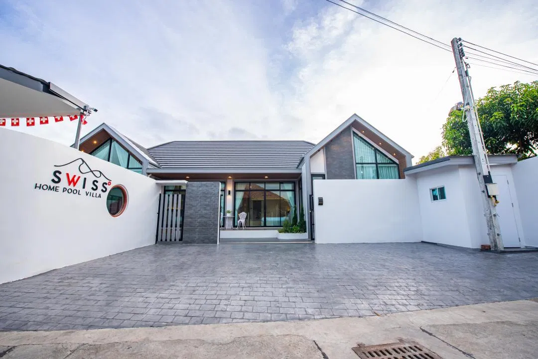 ที่จอดรถ Swiss Home Pool Villa