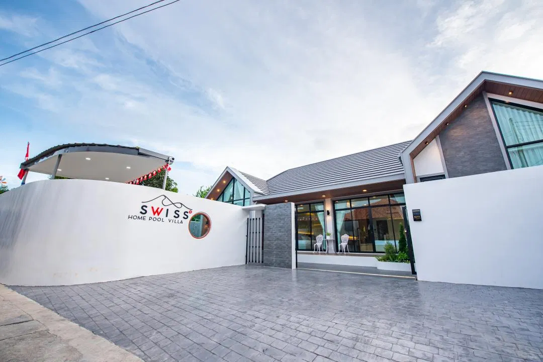 ที่จอดรถ Swiss Home Pool Villa