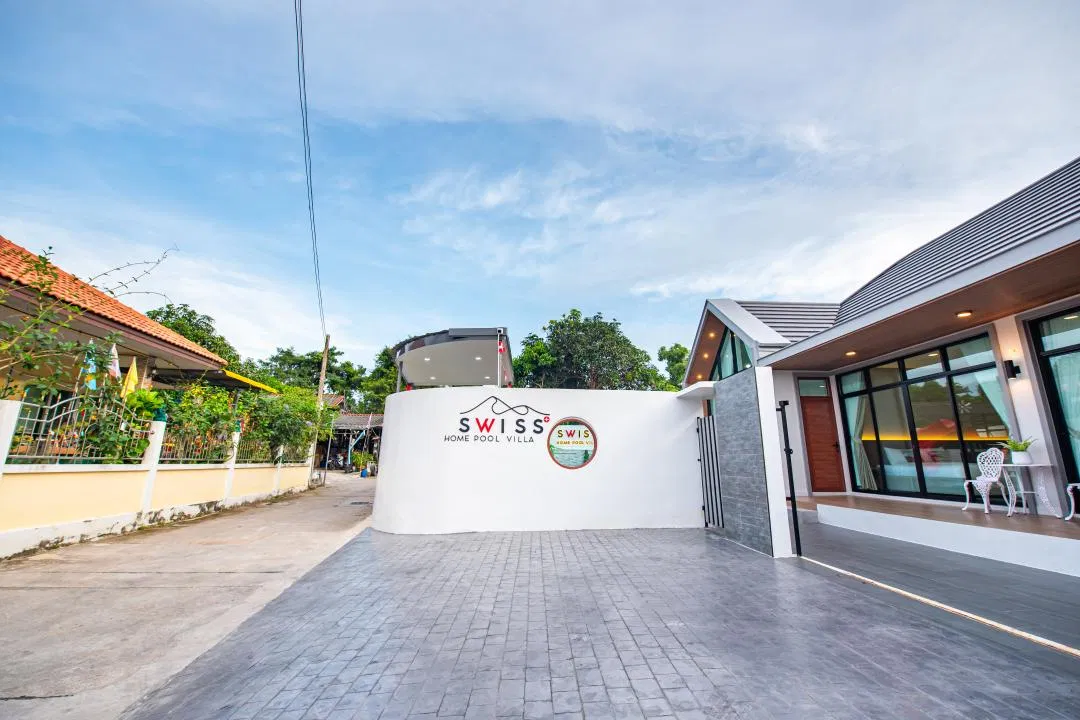 ที่จอดรถ Swiss Home Pool Villa