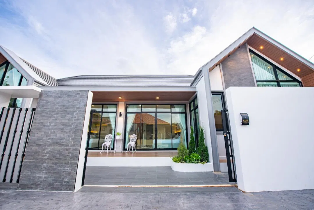 ที่จอดรถ Swiss Home Pool Villa