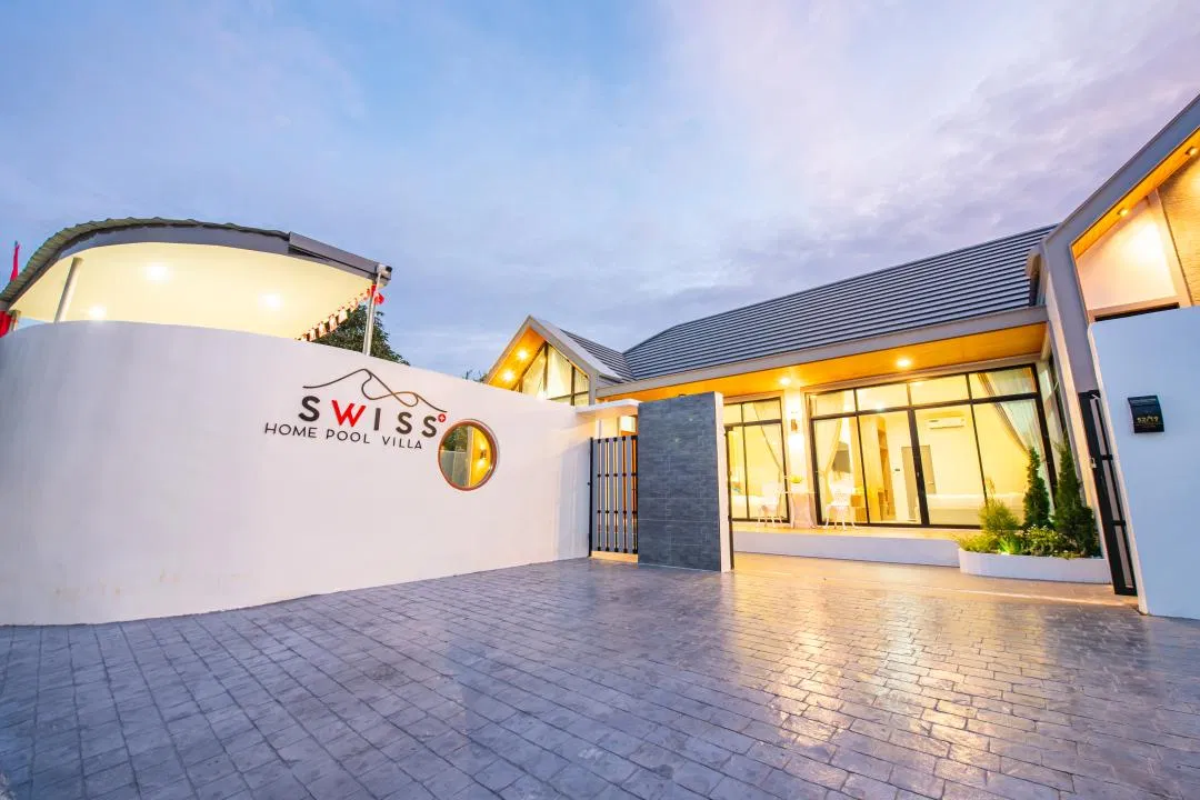 ที่จอดรถ Swiss Home Pool Villa