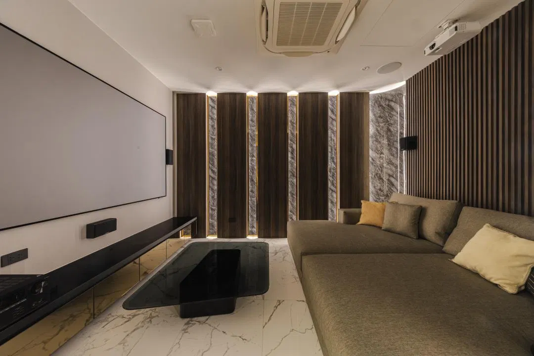 ภายใน The Elegant