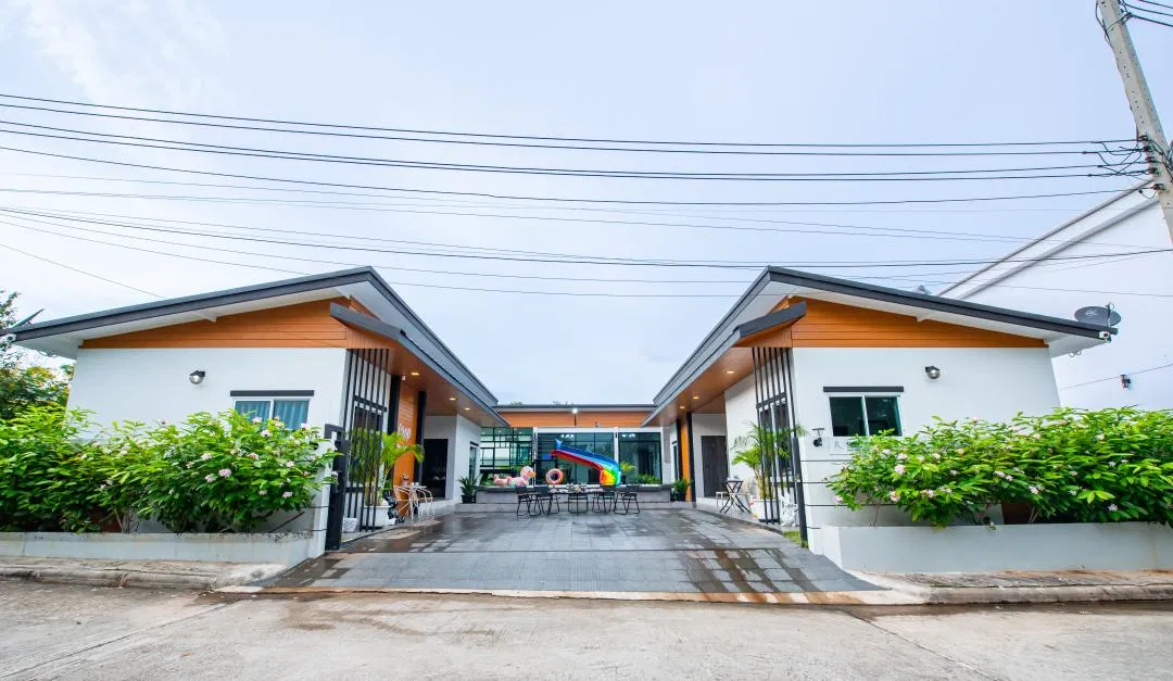 ที่จอดรถ Crop House Poolvilla