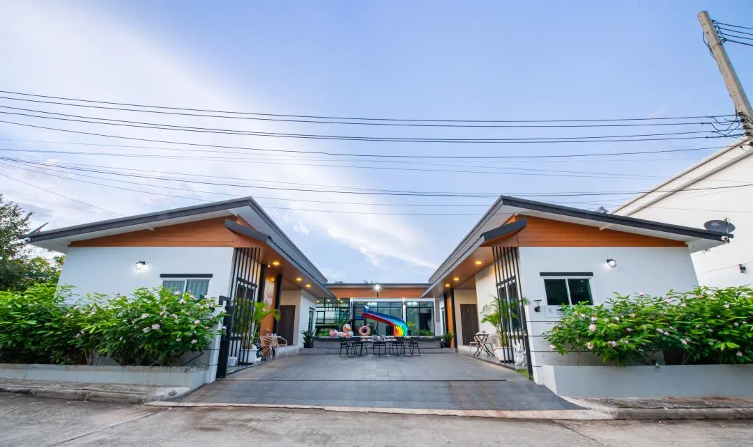 ที่จอดรถ Crop House Poolvilla