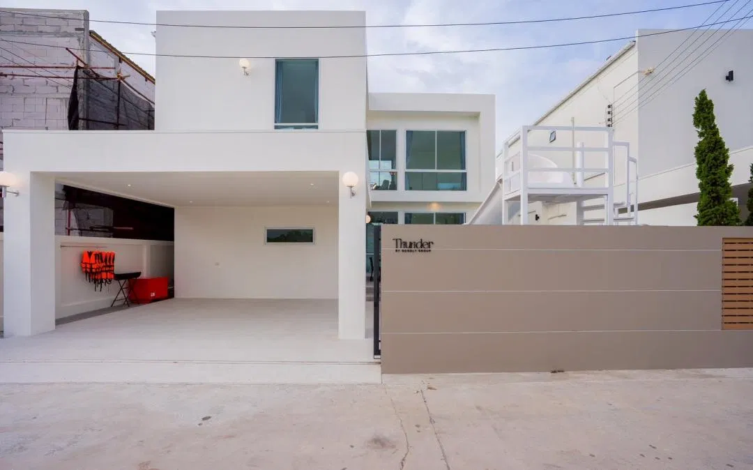 ที่จอดรถ Thunder House Poolvilla