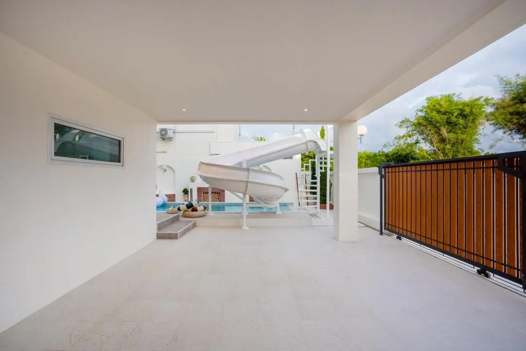ที่จอดรถ Thunder House Poolvilla