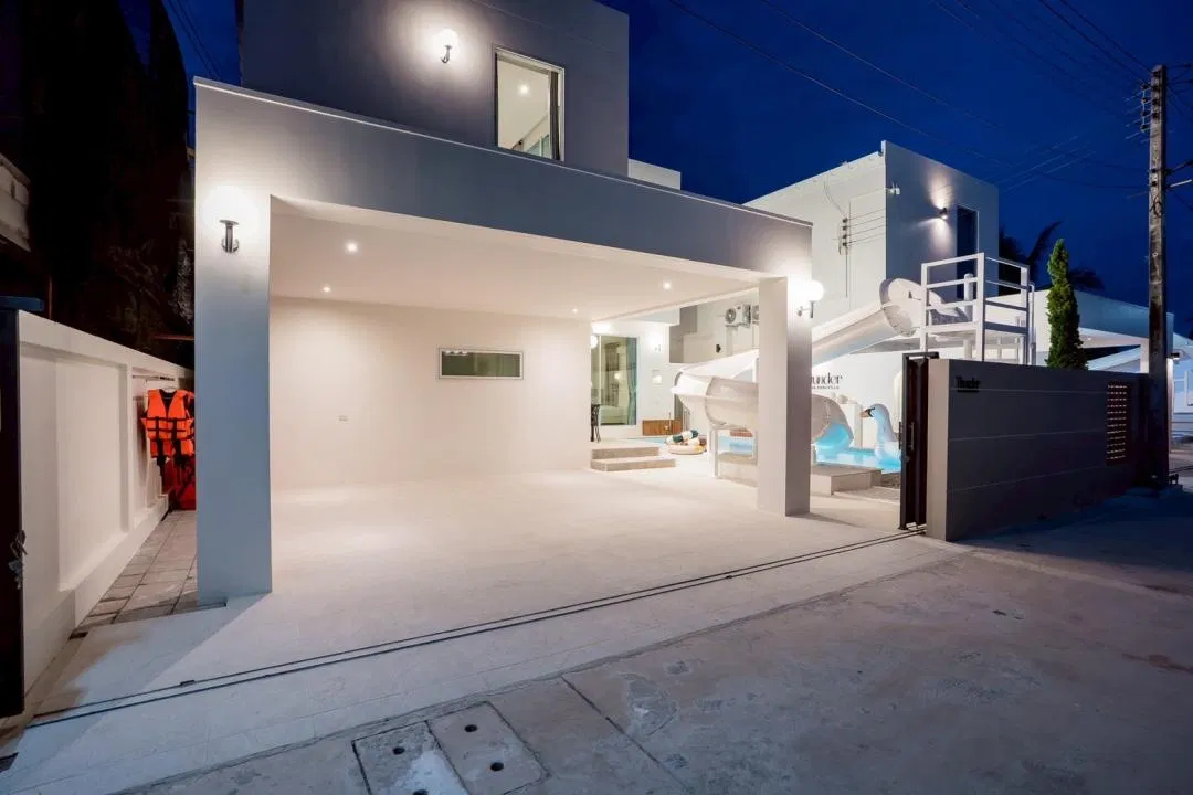 ที่จอดรถ Thunder House Poolvilla