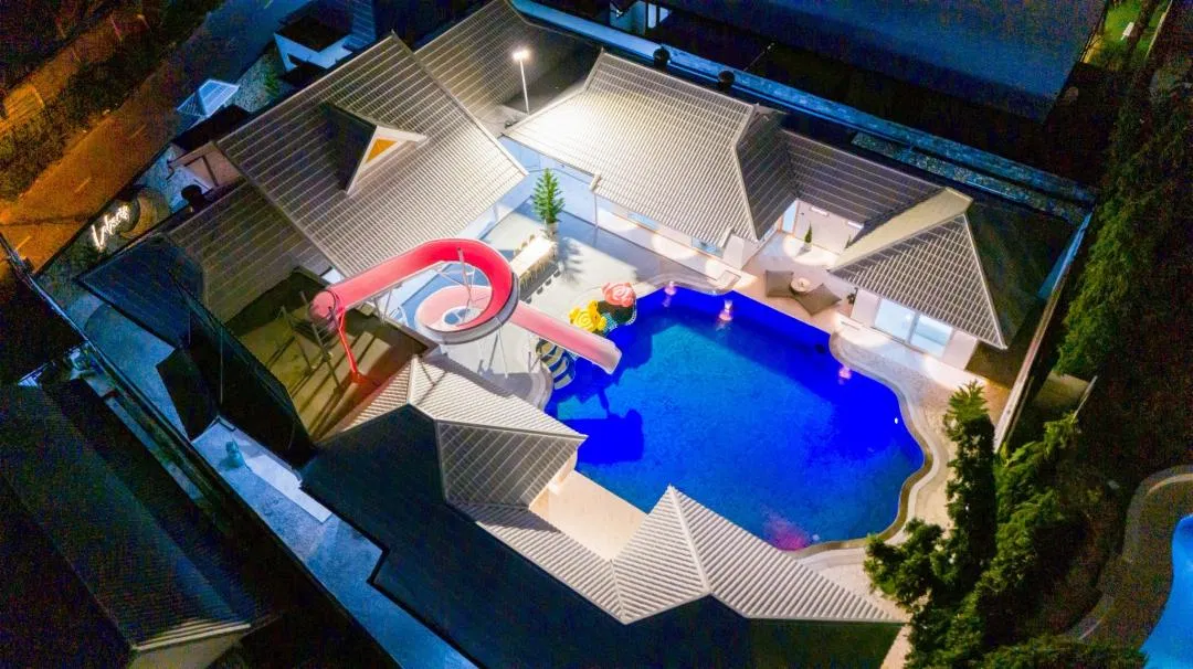 ภายนอก Labaris poolvilla