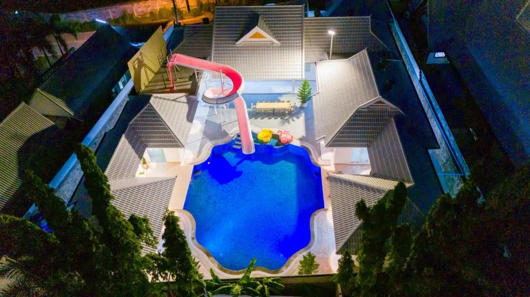 ภายนอก Labaris poolvilla