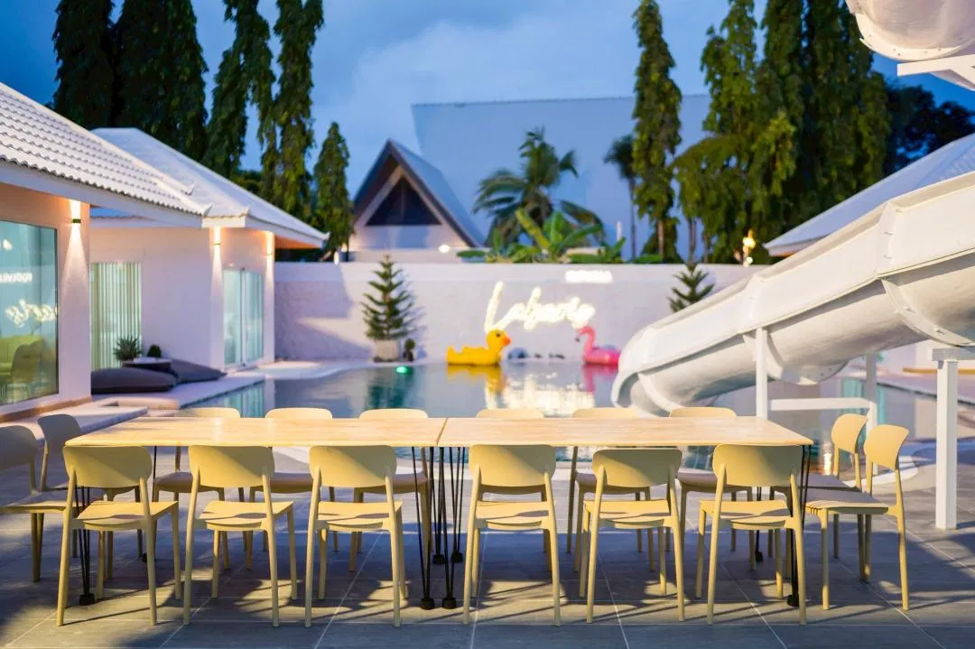 ภายนอก Labaris poolvilla
