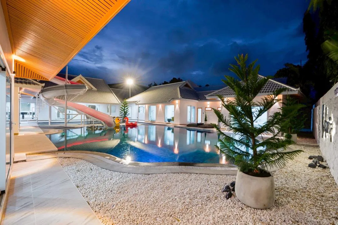 ภายนอก Labaris poolvilla