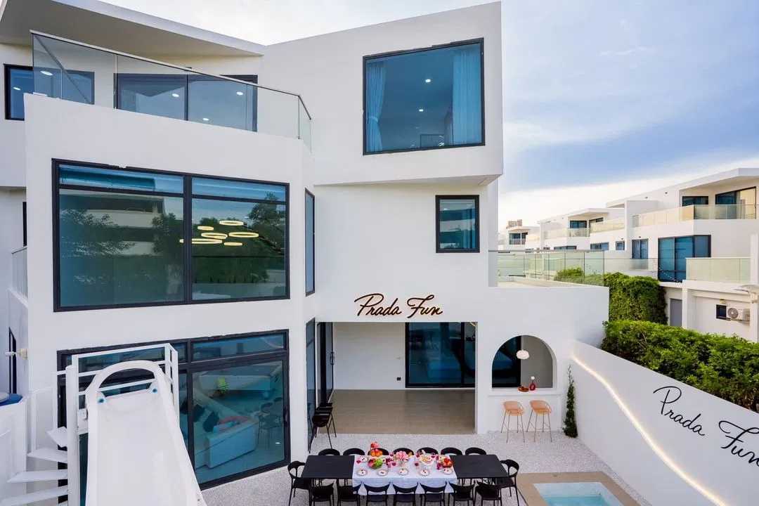 ภายนอก Prada Fun Pool Villa