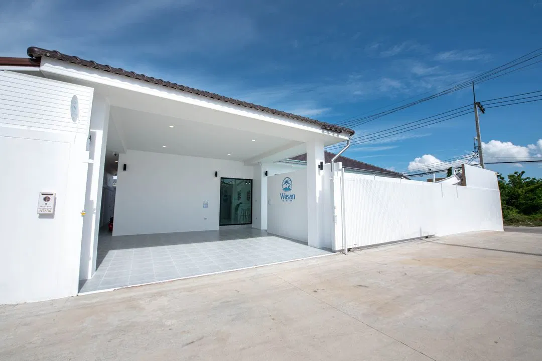 ที่จอดรถ wasanpoolvilla 1