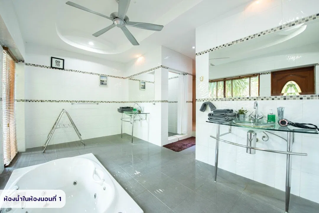 ห้องน้ำ Pool house Deluxe