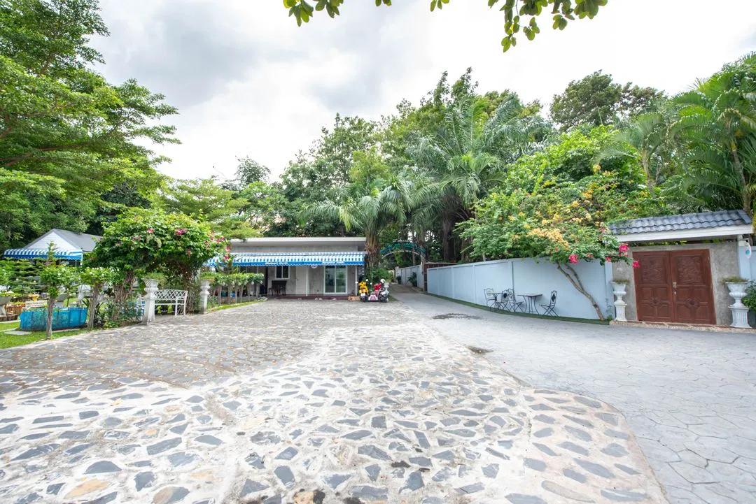 ที่จอดรถ Pool house Deluxe