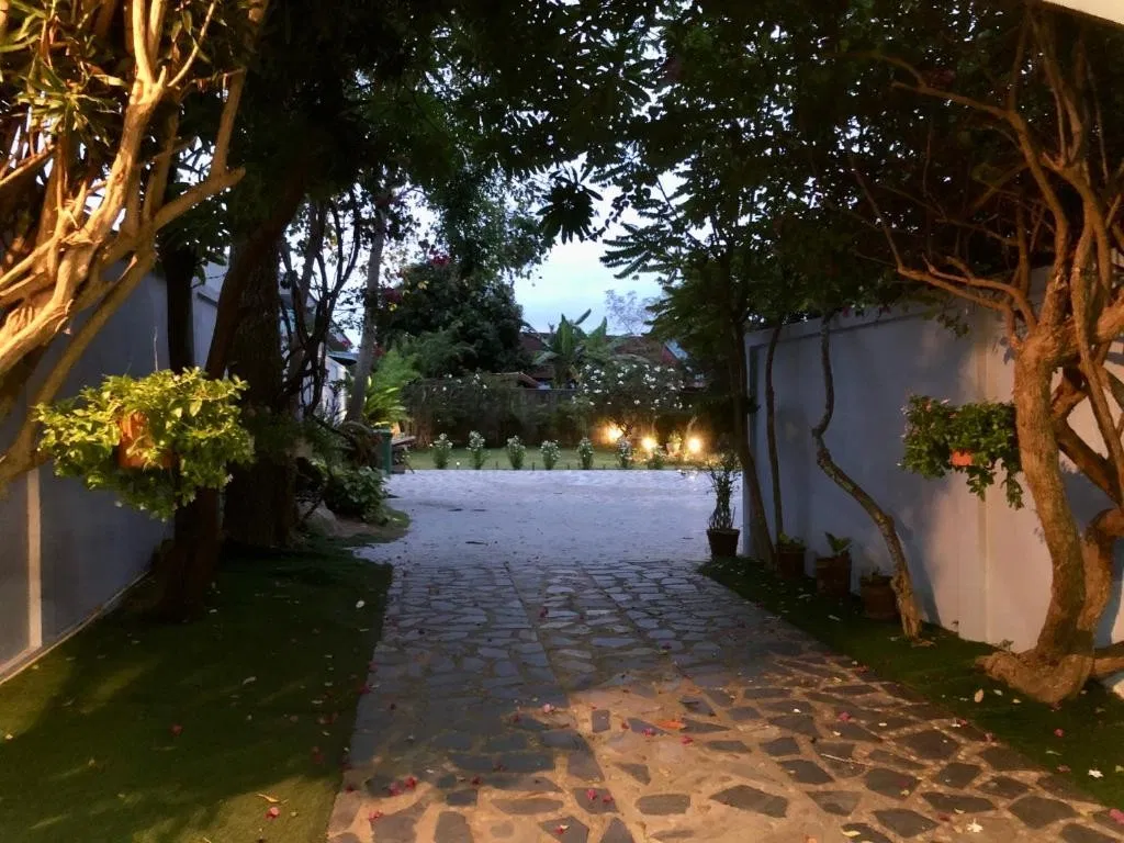 ที่จอดรถ Lake house