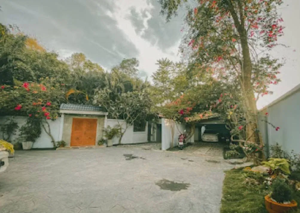 ที่จอดรถ Lake house