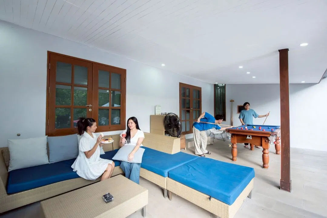 ภายนอก Lake house