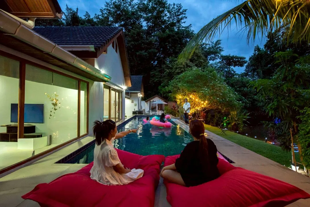 ภายนอก Lake house