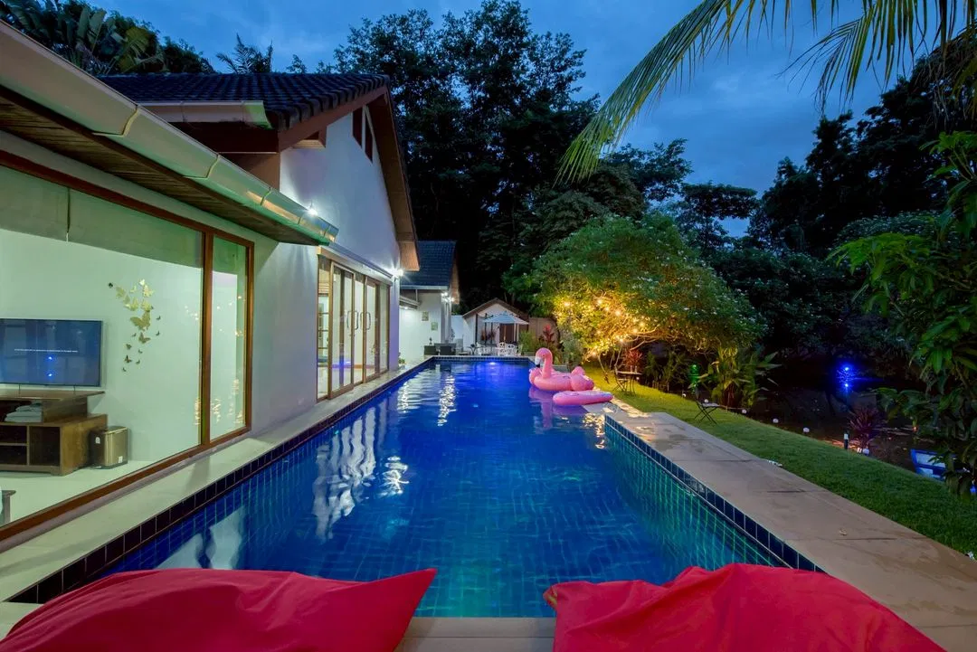 ภายนอก Lake house