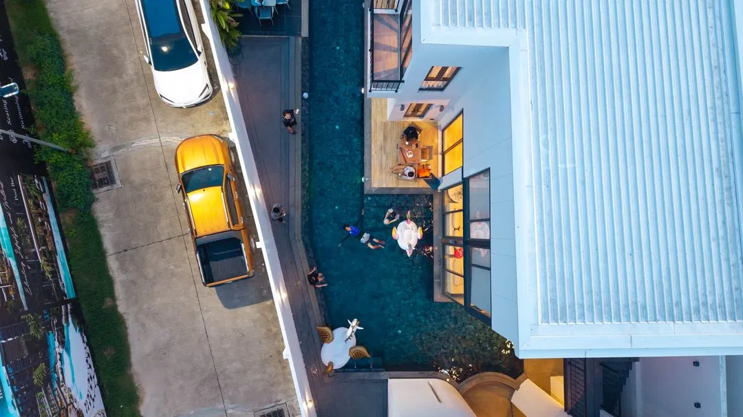 ที่จอดรถ Maya pool villa at inara