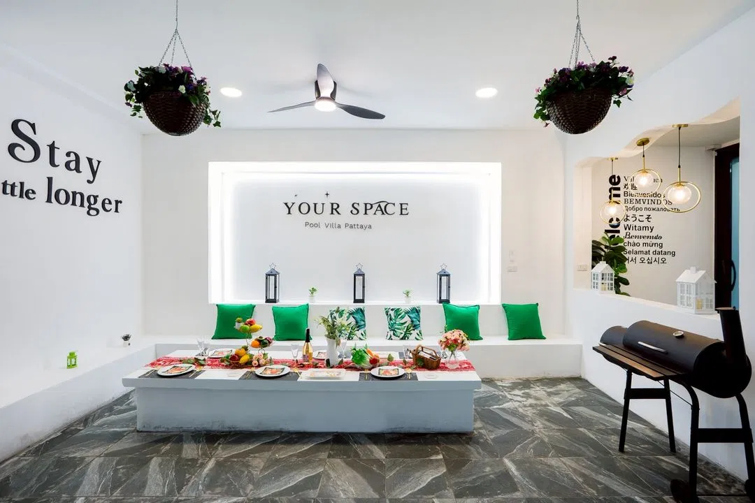 ภายนอก Your Space pool villa