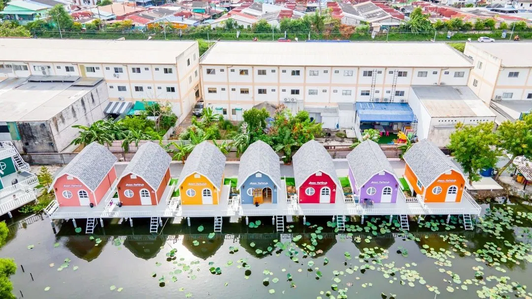 ภายนอก Brown Fram House No.9