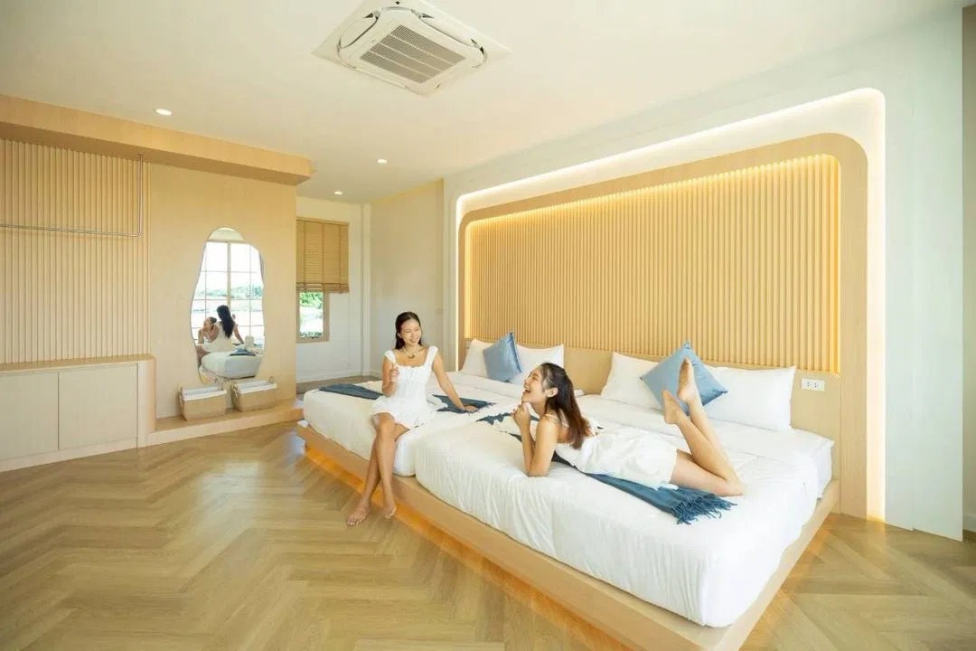 ห้องนอน Brown Empire Pool Villa