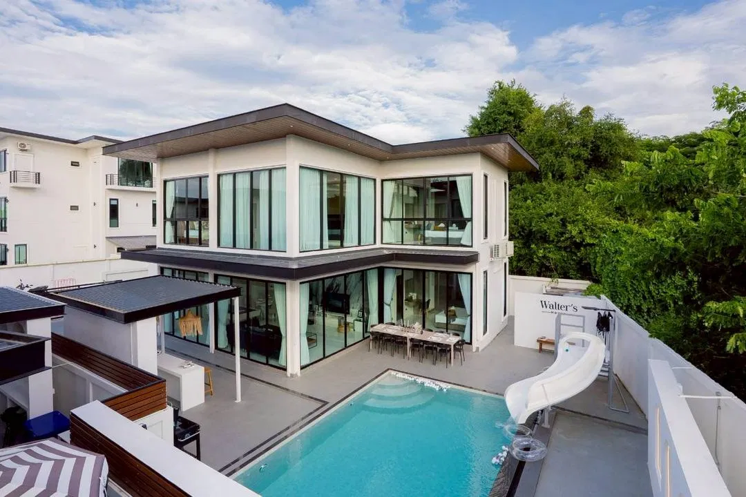 ภายนอก Walter's house