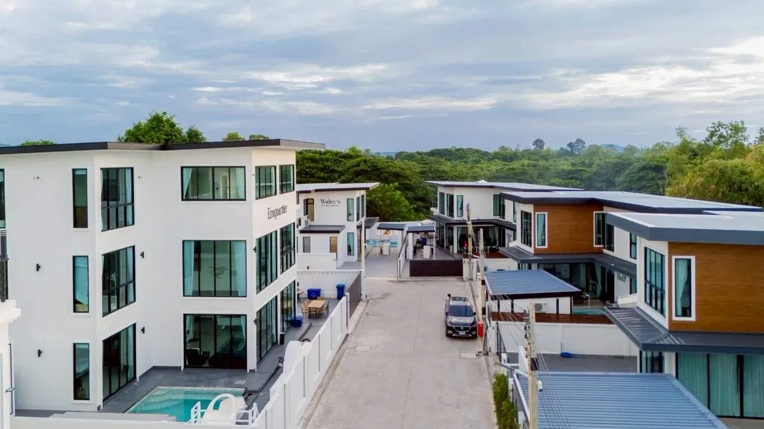ที่จอดรถ Walter's house