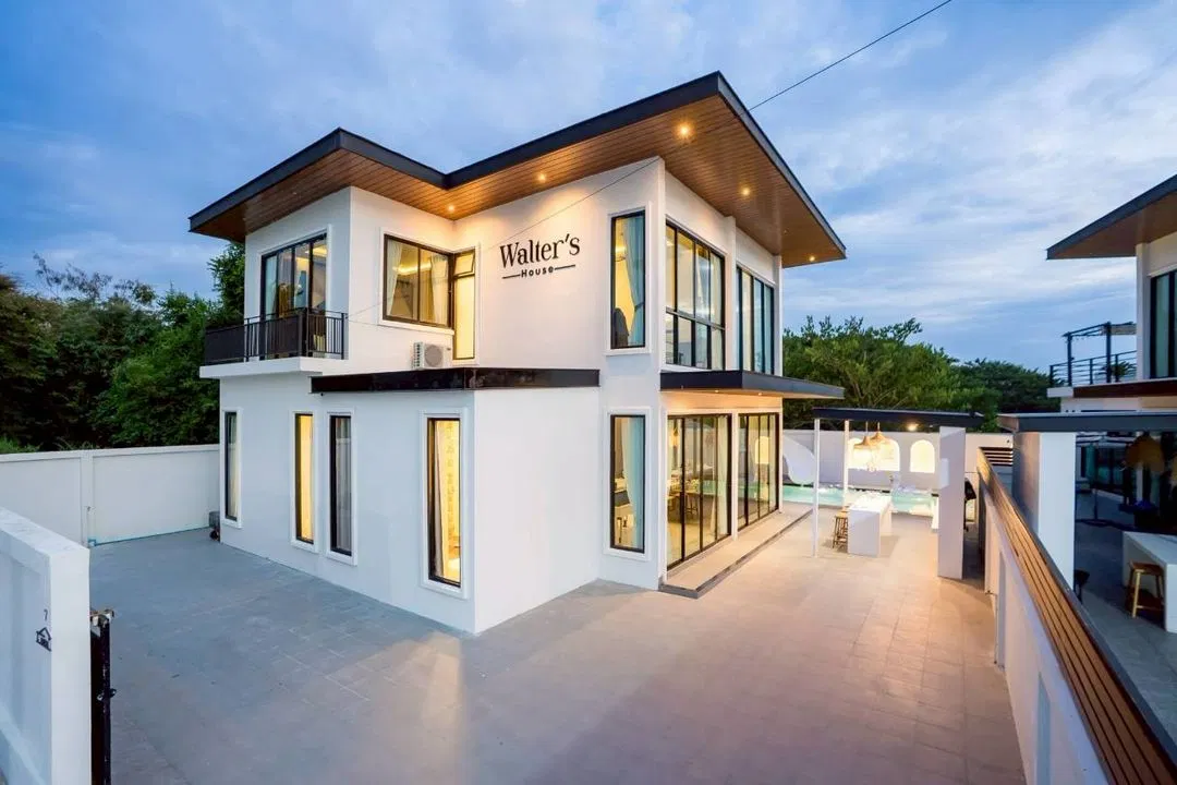 ที่จอดรถ Walter's house