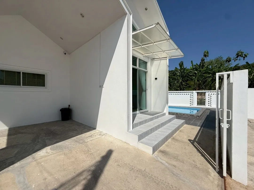 ภายนอก Bang Slay House