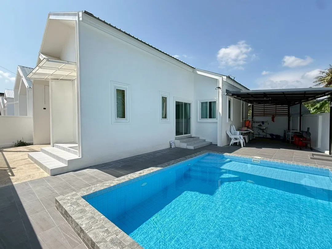 ภายนอก Bang Slay House