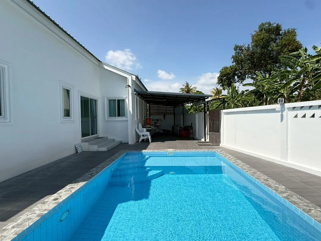 ภายนอก Bang Slay House