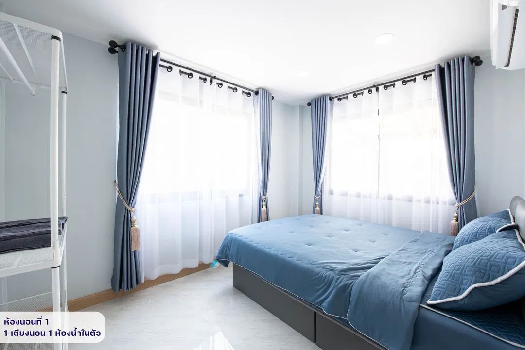ห้องนอน บ้านอิงเขา พัชราวดี พูลวิลล่า (ศรีราชา)