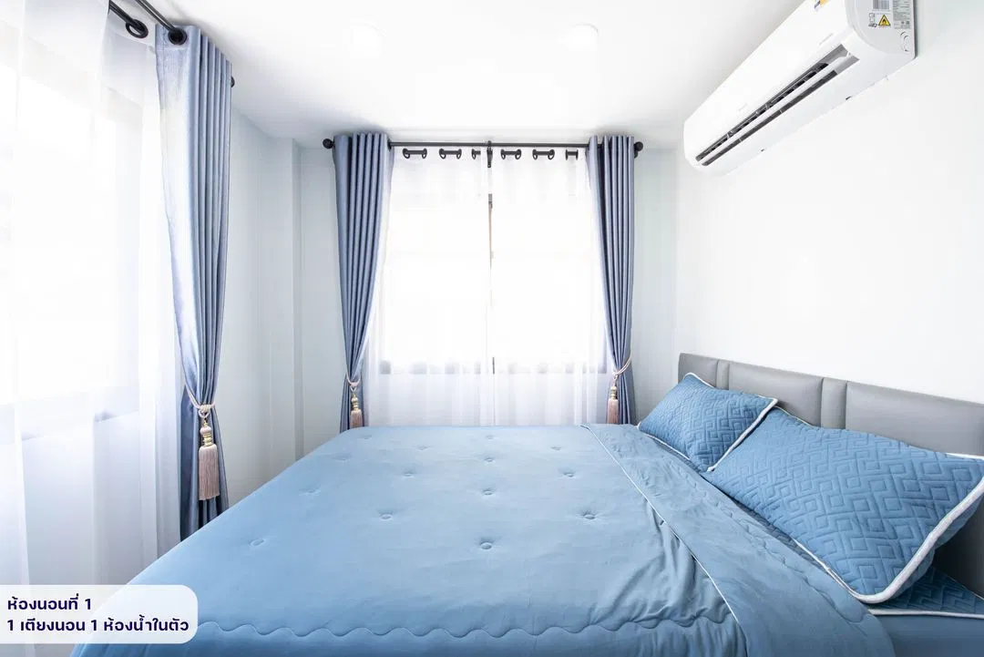 ห้องนอน บ้านอิงเขา พัชราวดี พูลวิลล่า (ศรีราชา)