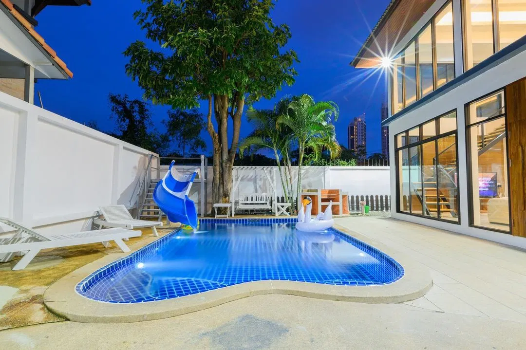 ภายนอก Sky Blue Pool Villa