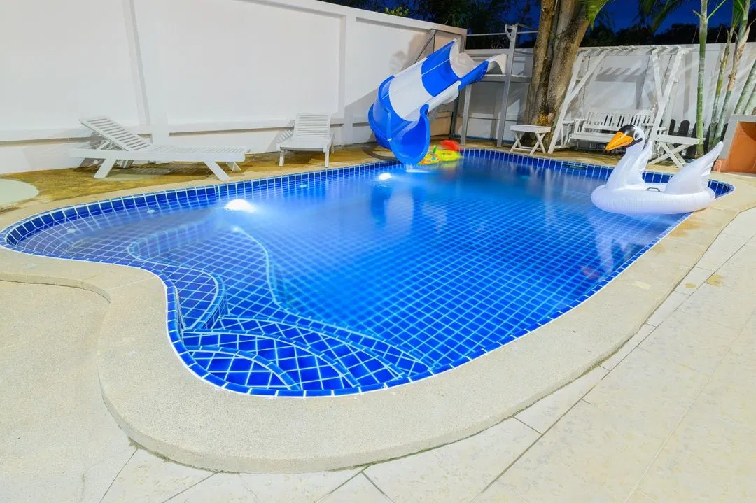 ภายนอก Sky Blue Pool Villa