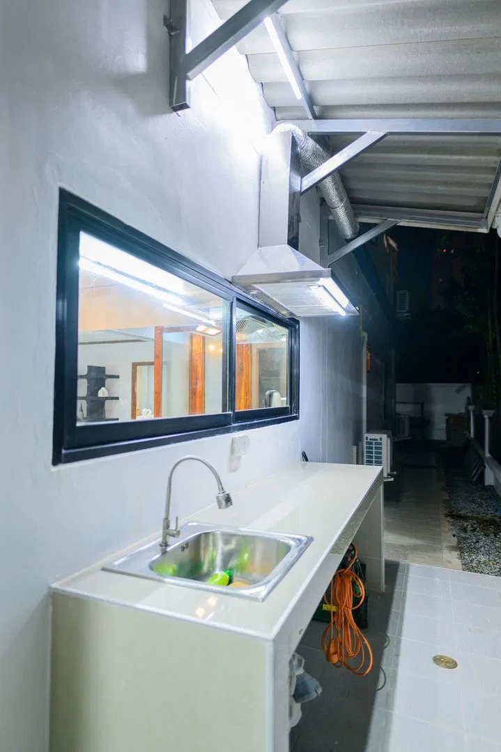 ภายนอก Sky Blue Pool Villa