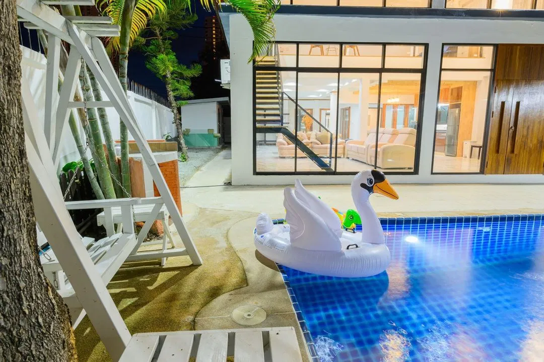 ภายนอก Sky Blue Pool Villa
