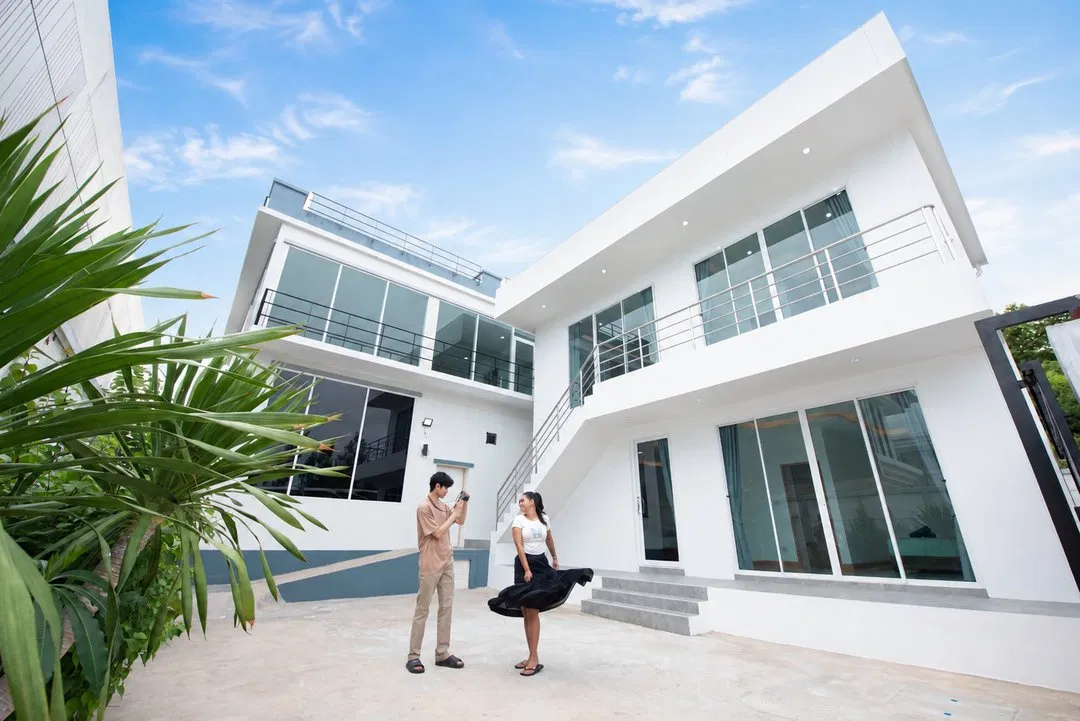 ภายนอก Glass House B8