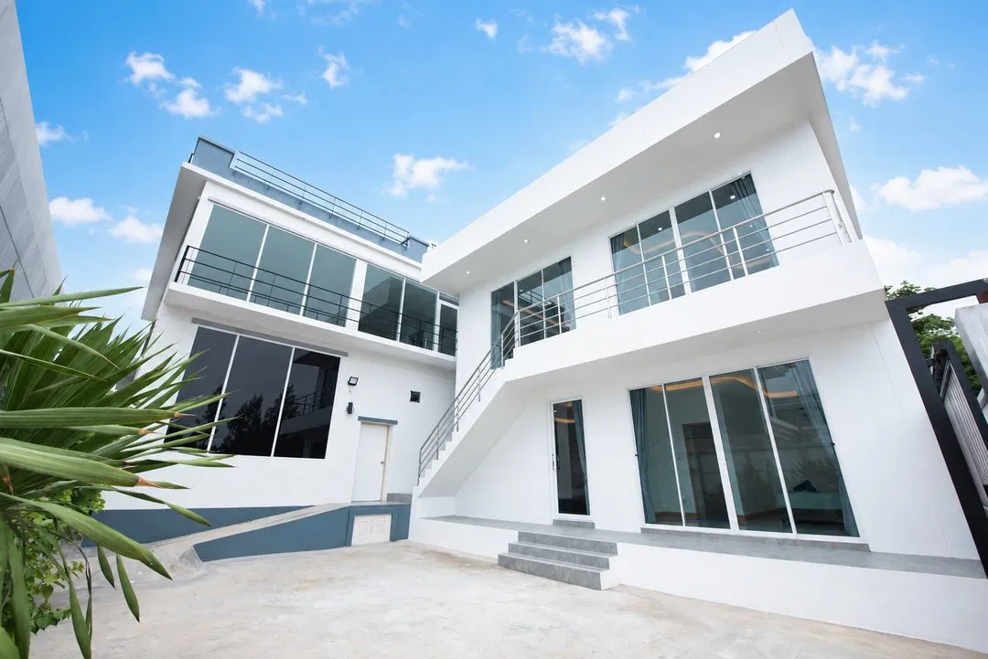 ภายนอก Glass House B8