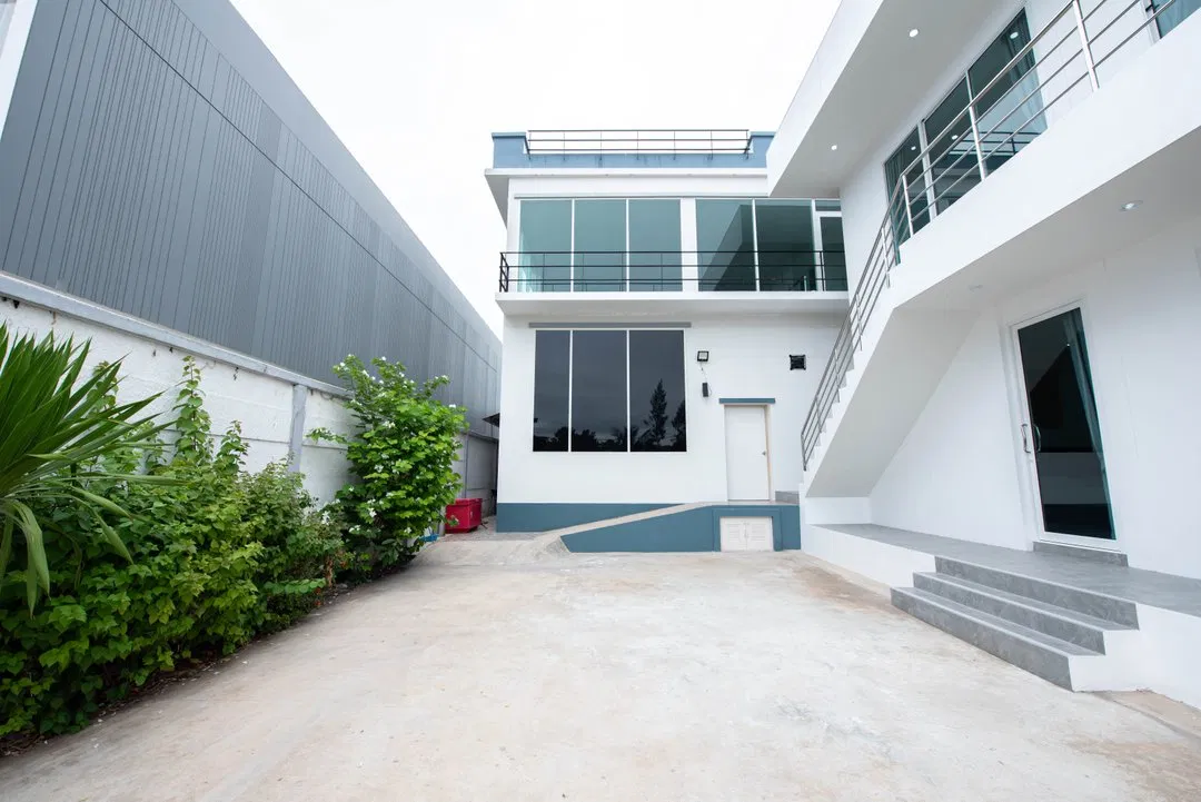 ที่จอดรถ Glass House B8