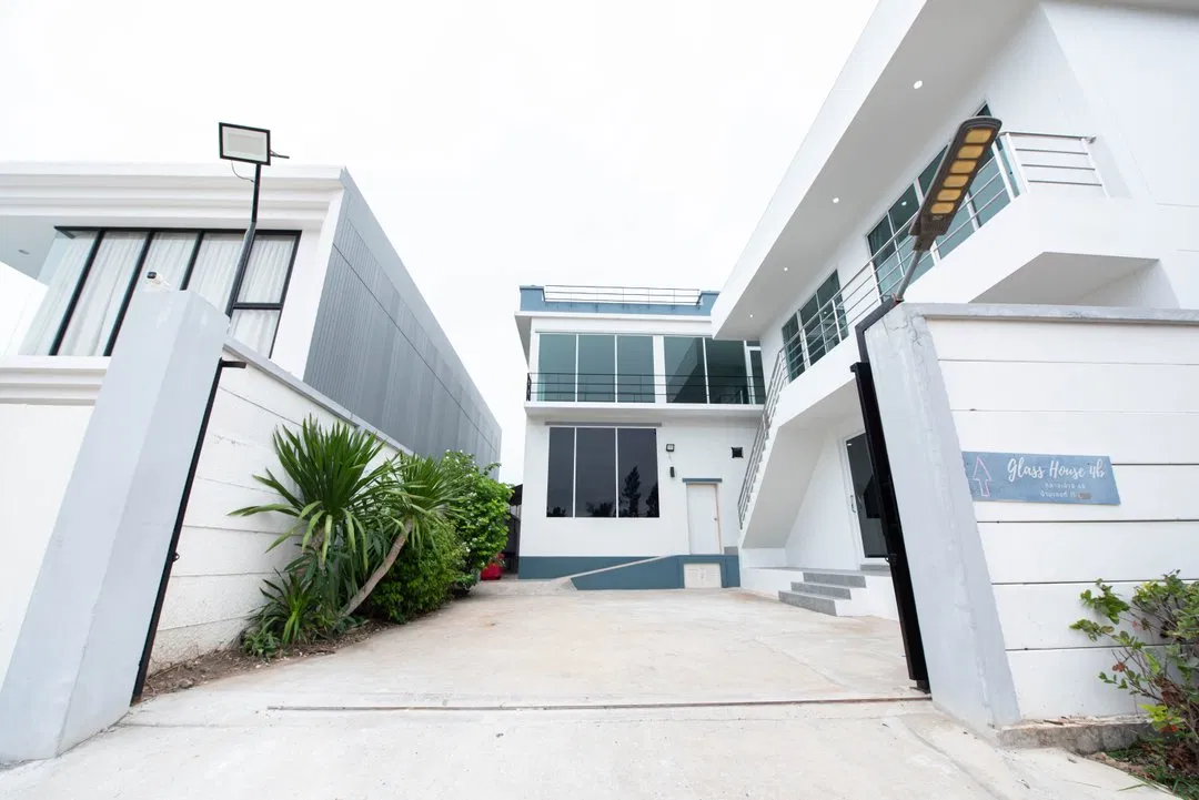 ที่จอดรถ Glass House B8