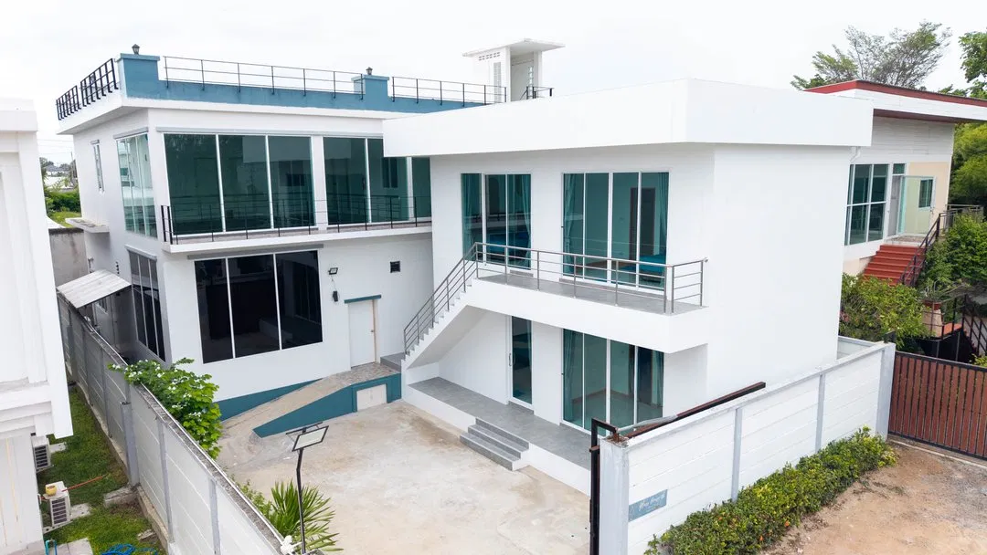 ที่จอดรถ Glass House B8