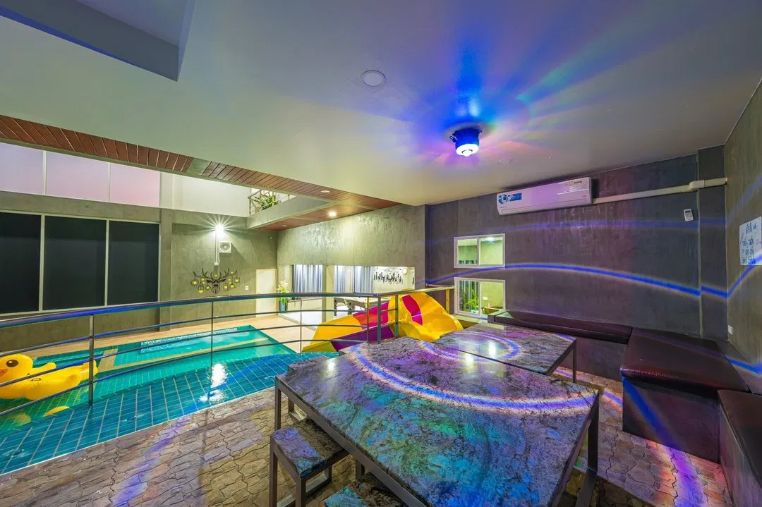 ภายใน Glass House B8