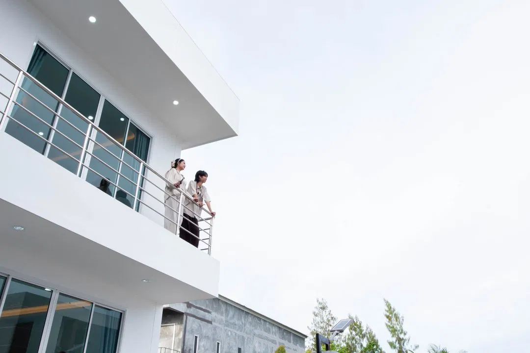 ภายนอก Glass House B8